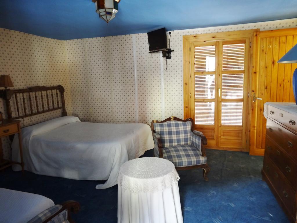 ホテル Hostal Casa Laplaza サン・ファン・デ・プラン 部屋 写真