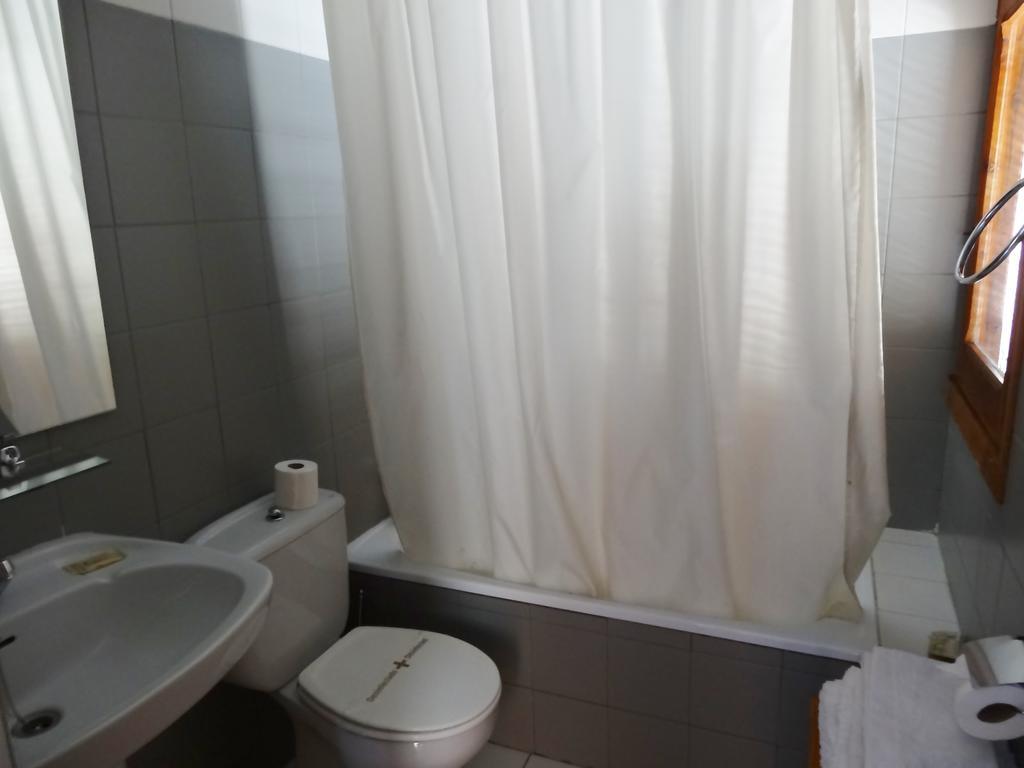 ホテル Hostal Casa Laplaza サン・ファン・デ・プラン 部屋 写真