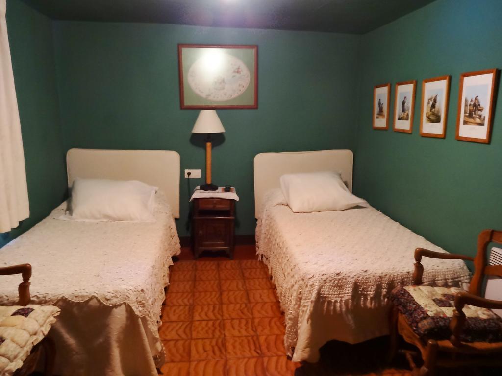ホテル Hostal Casa Laplaza サン・ファン・デ・プラン 部屋 写真